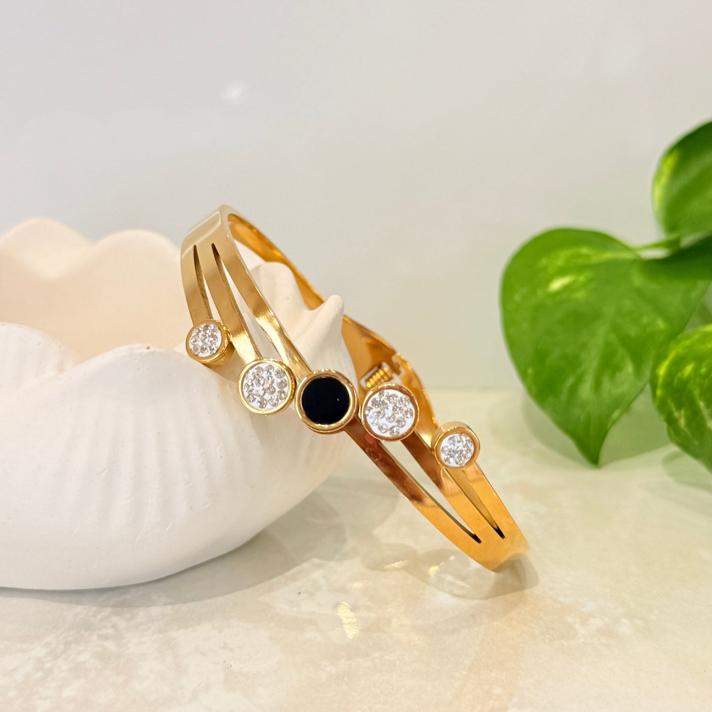 Black & White Bracelet with Diamonds - Anti Tarnish