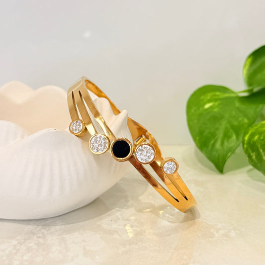 Black & White Bracelet with Diamonds - Anti Tarnish