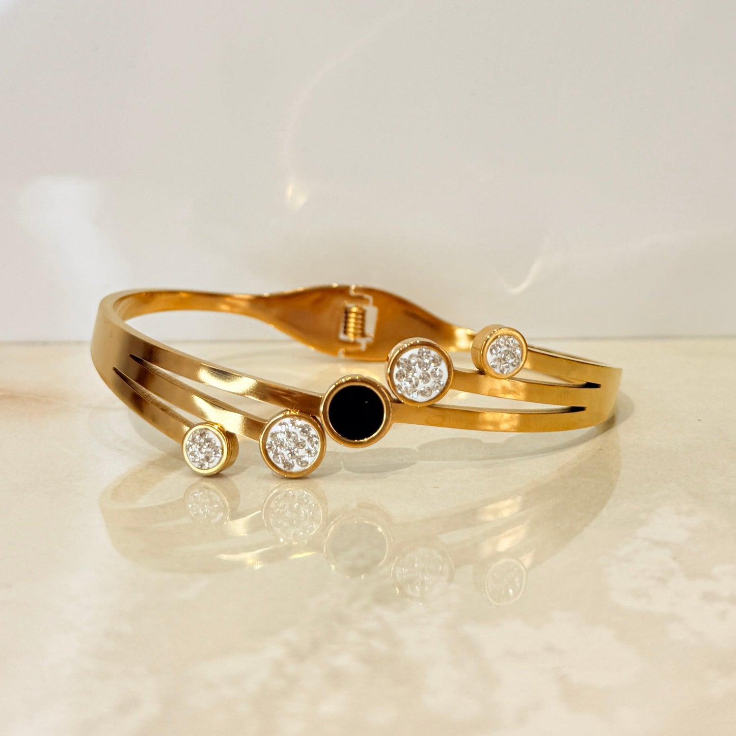 Black & White Bracelet with Diamonds - Anti Tarnish