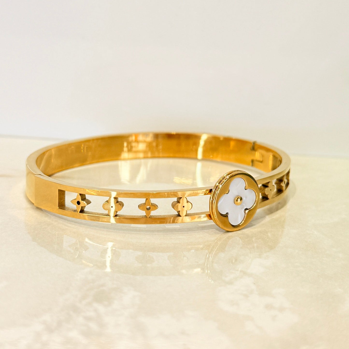 Golden & White Bracelet - Anti Tarnish
