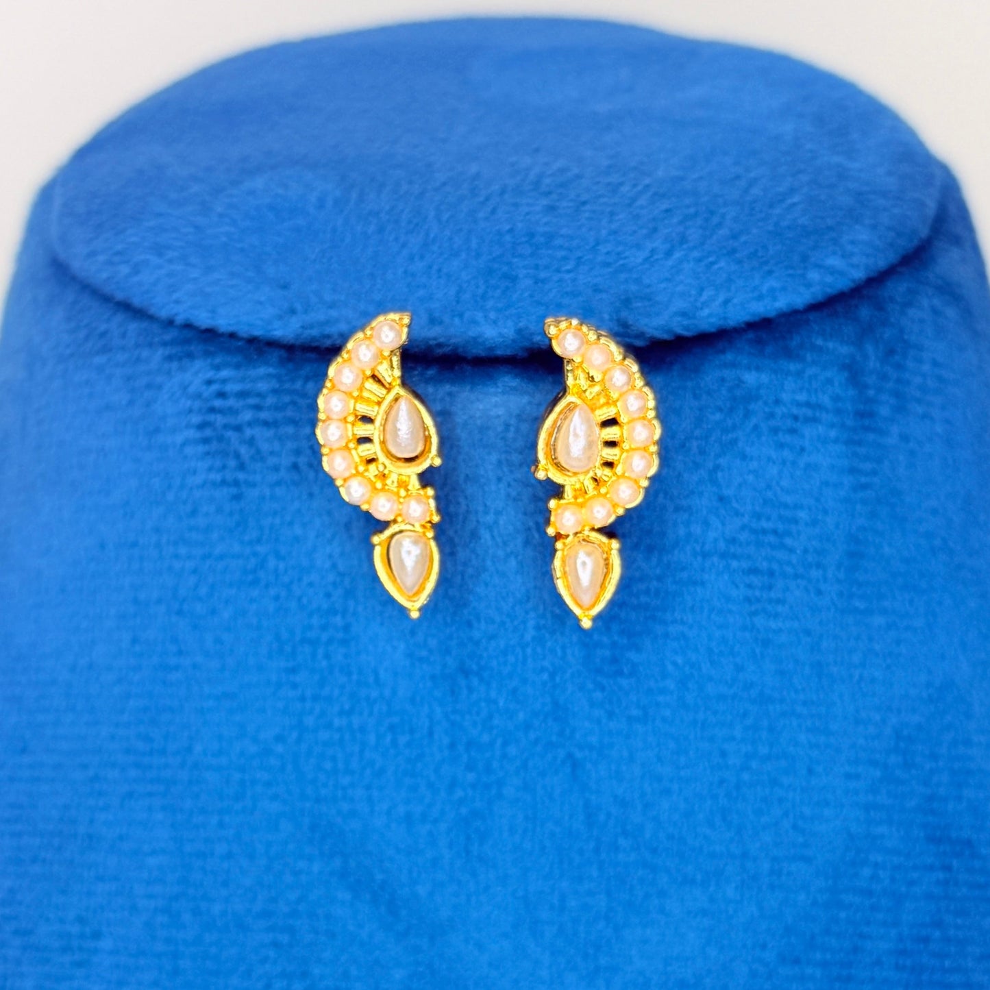 Siddhi Pearl Necklace