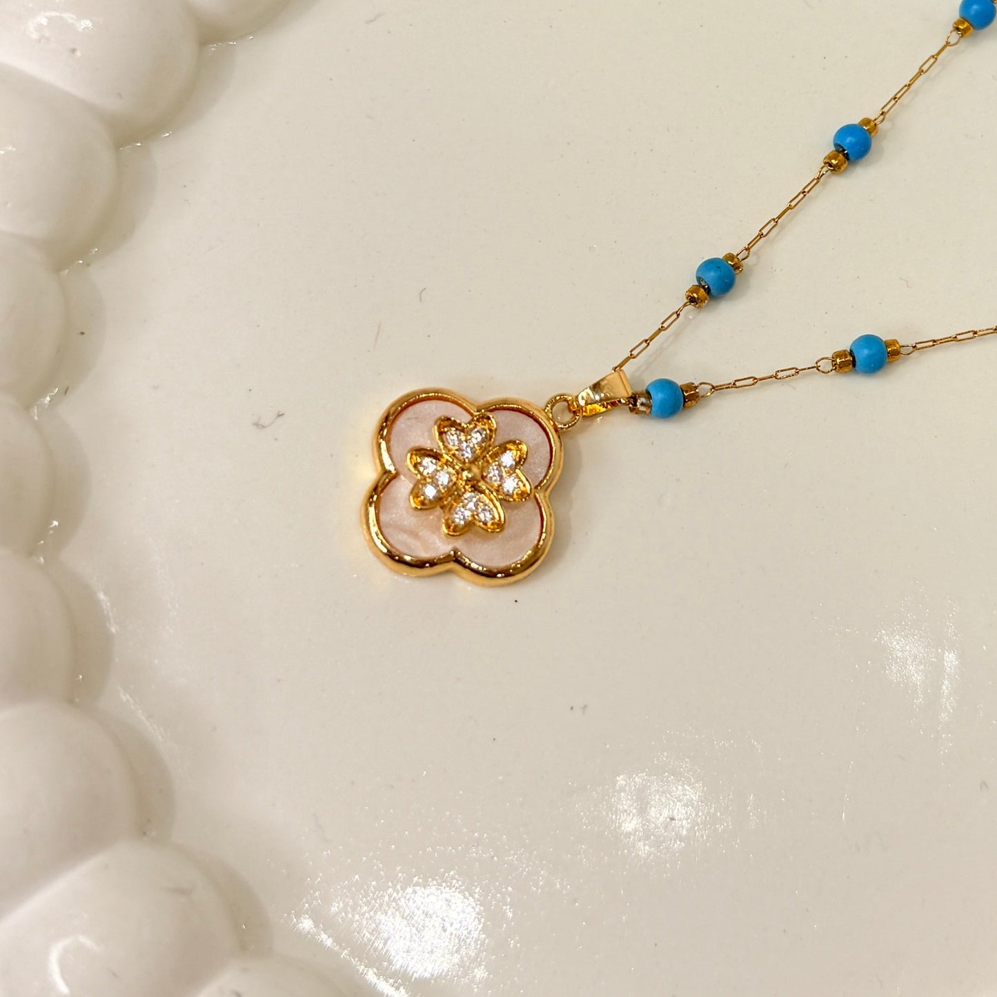 Rotating Floral Pendant Necklace