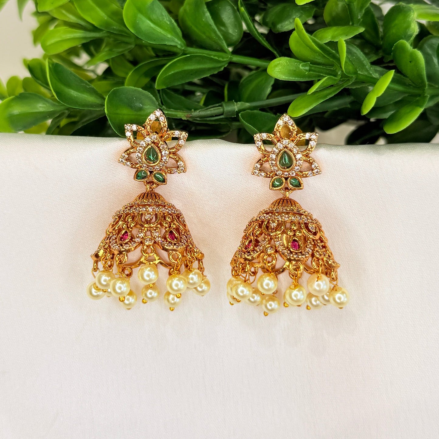 Padmini No Idol Jhumka with Pearls