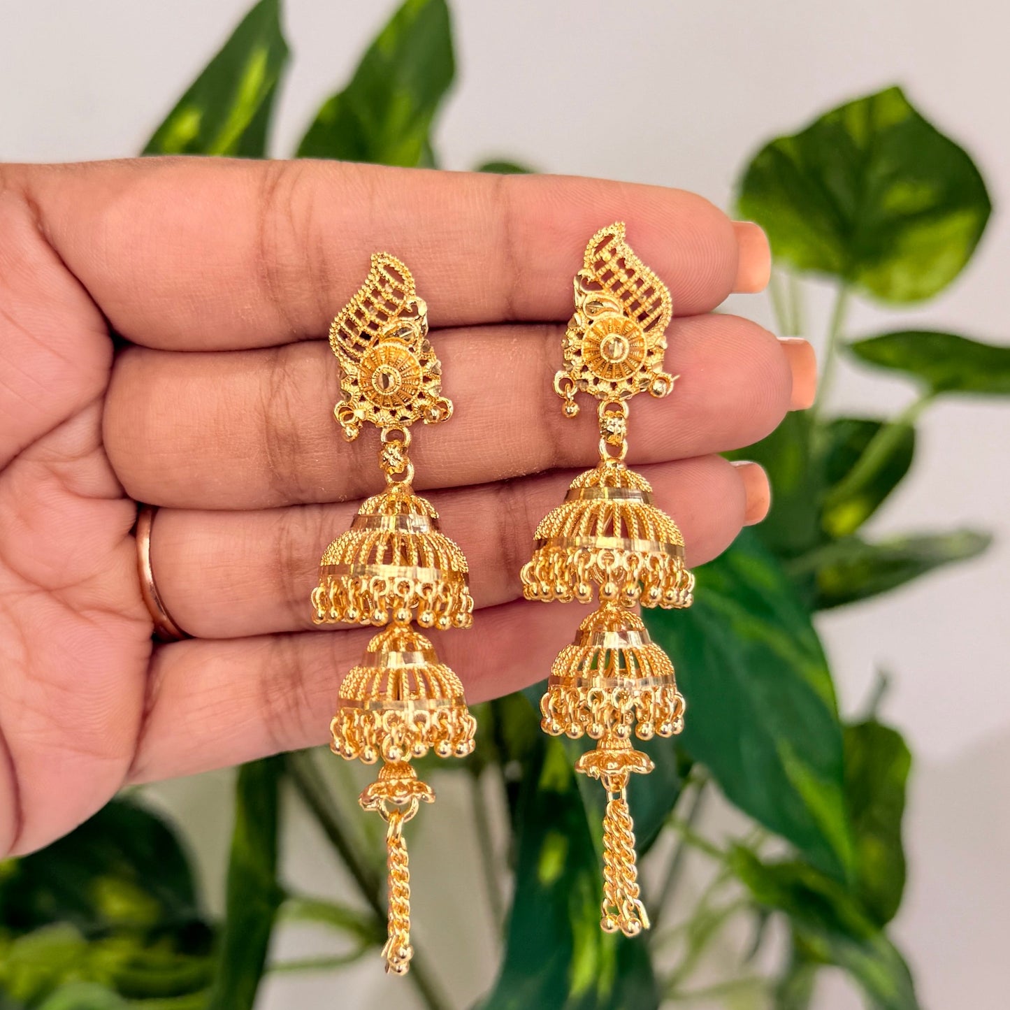 Ishita Golden Jhumka