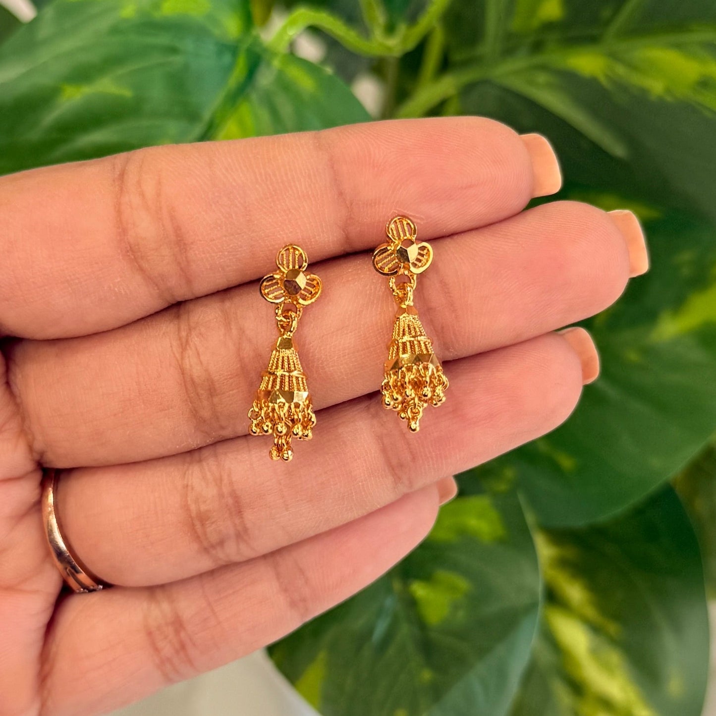 Shruti Golden Jhumka