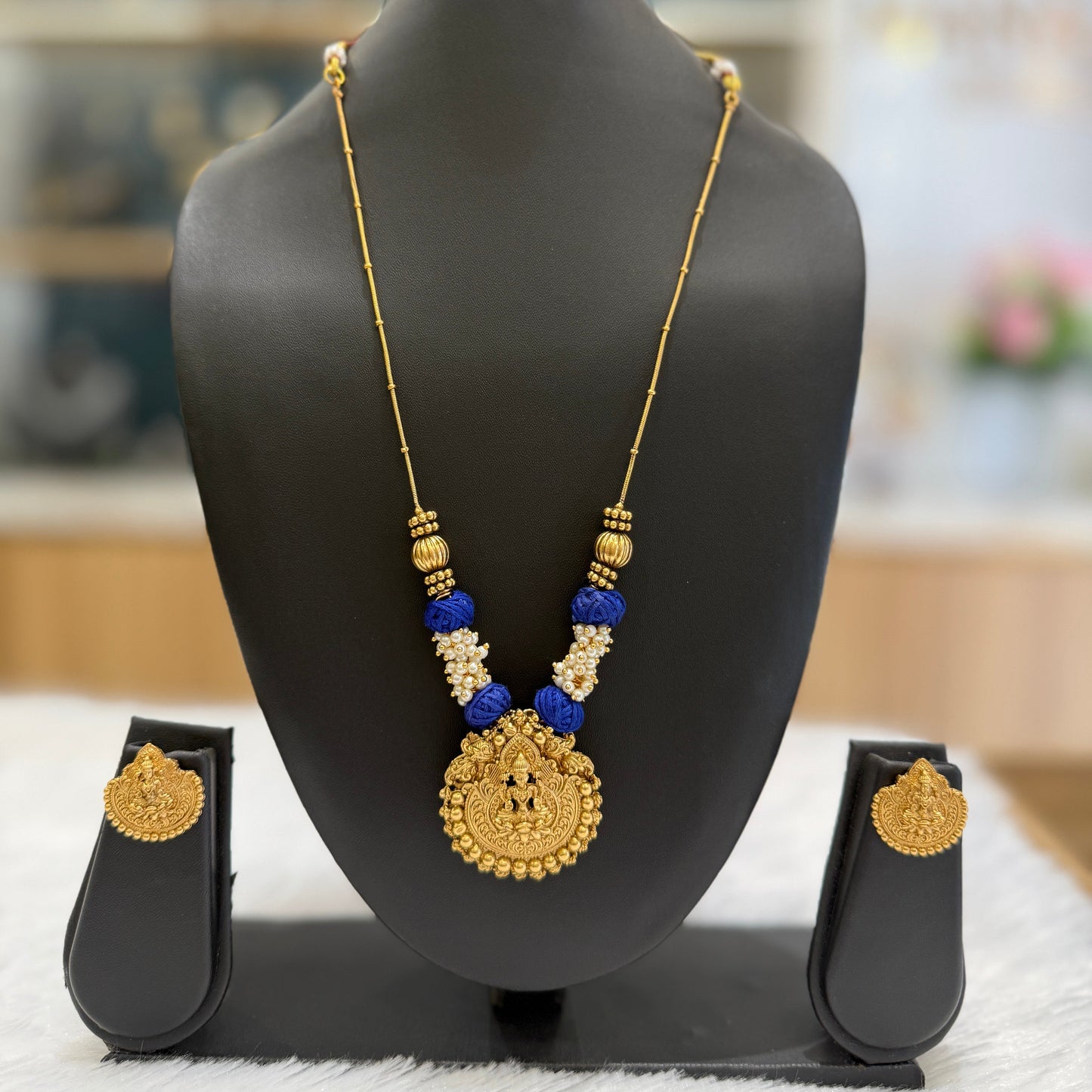 Reversible Pendant Necklace with 2 set of earrings
