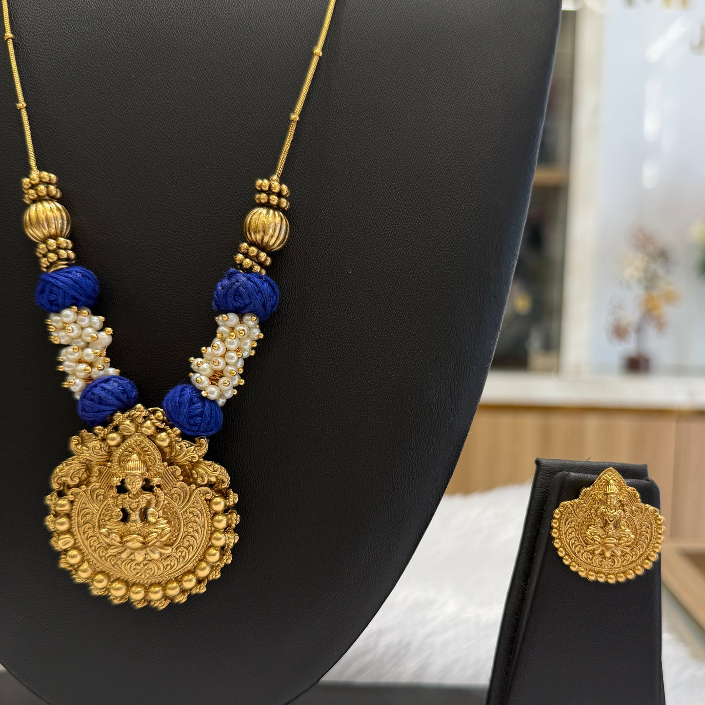 Reversible Pendant Necklace with 2 set of earrings