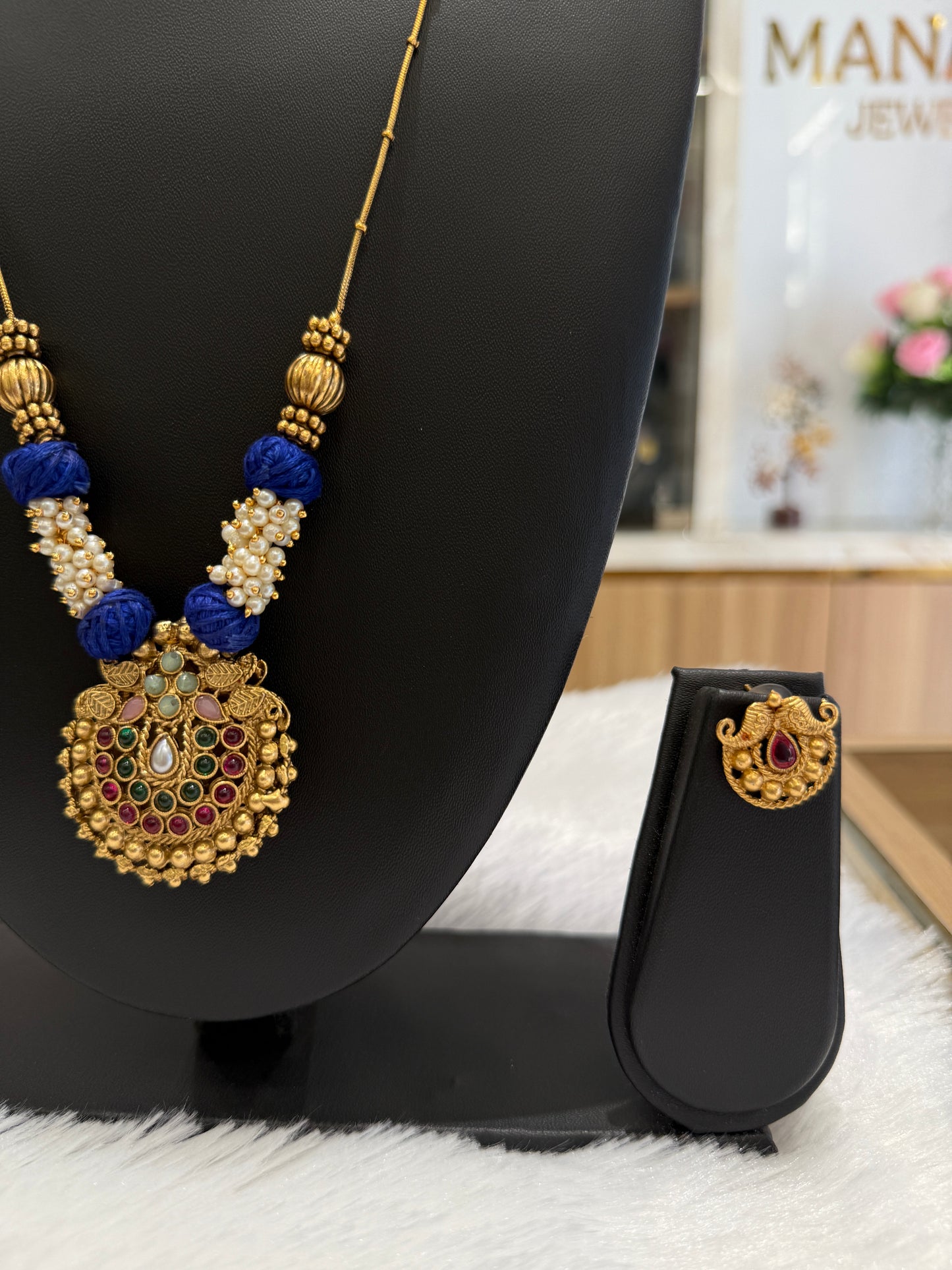 Reversible Pendant Necklace with 2 set of earrings
