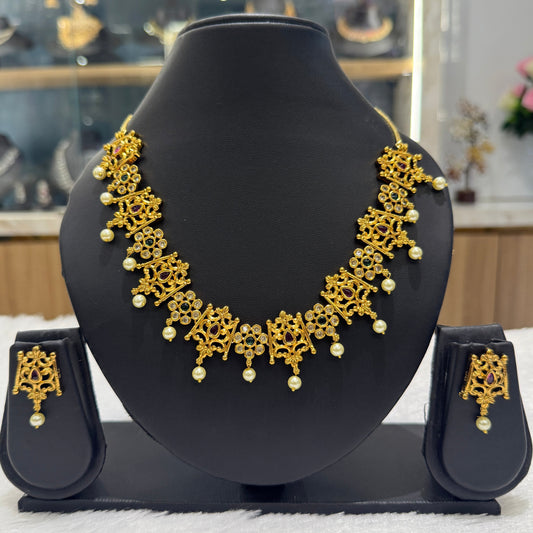 Golden Necklace with pearls