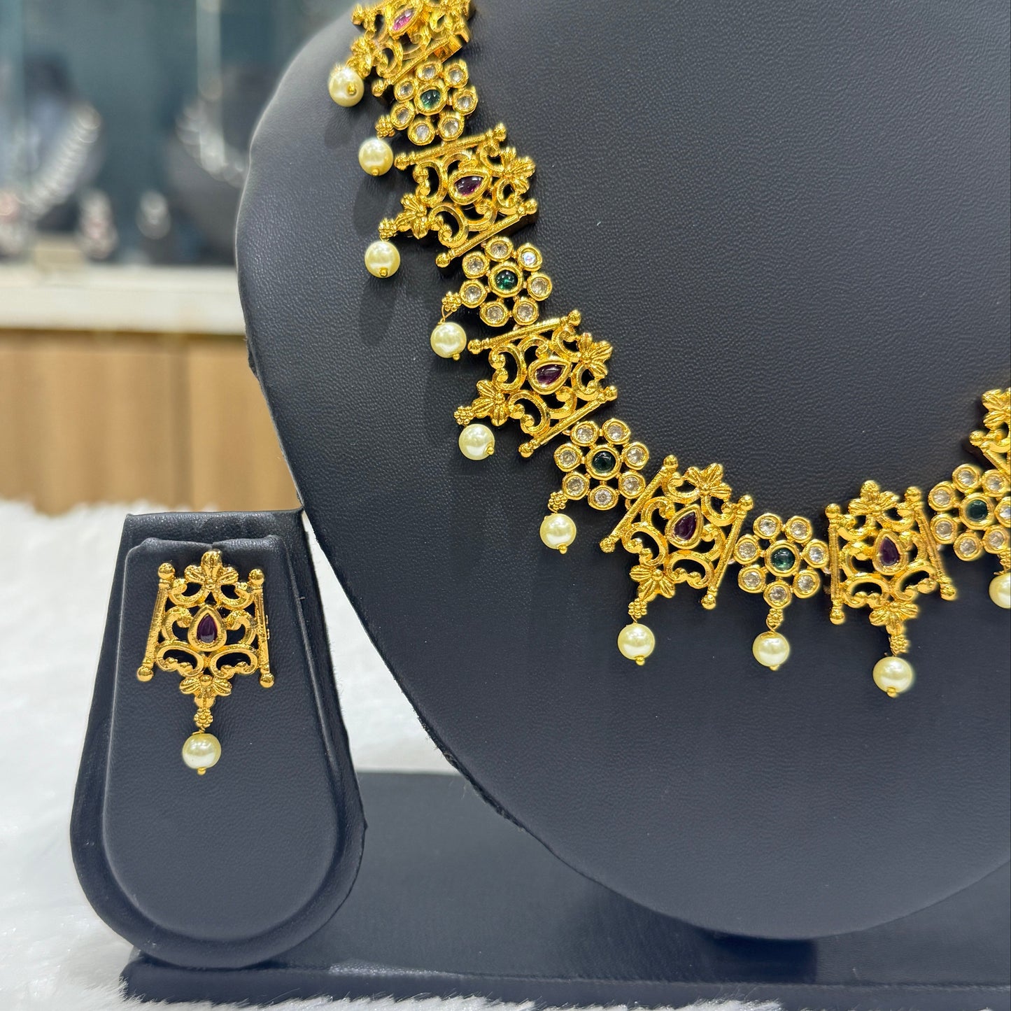 Golden Necklace with pearls