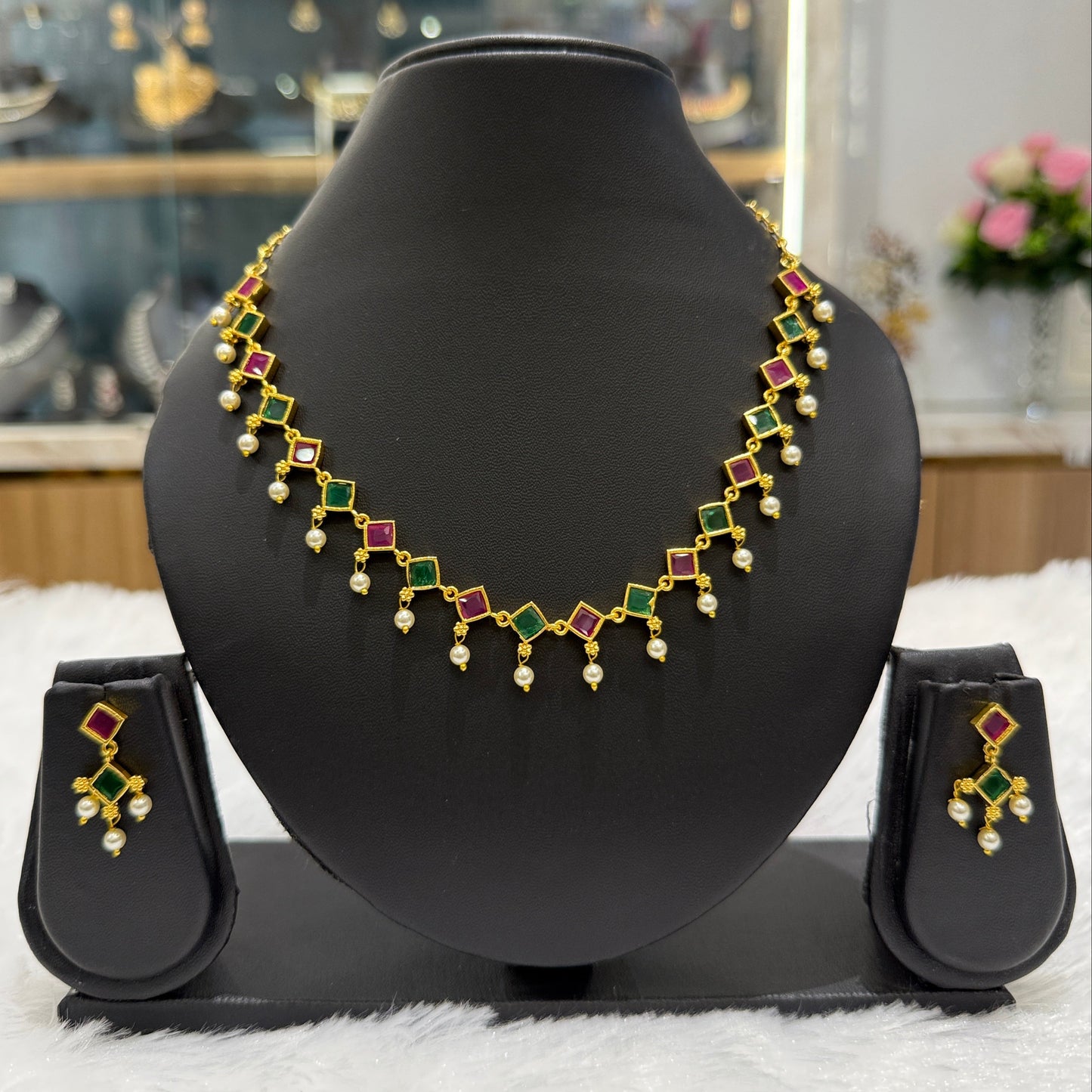 Multicolour Pearl necklace