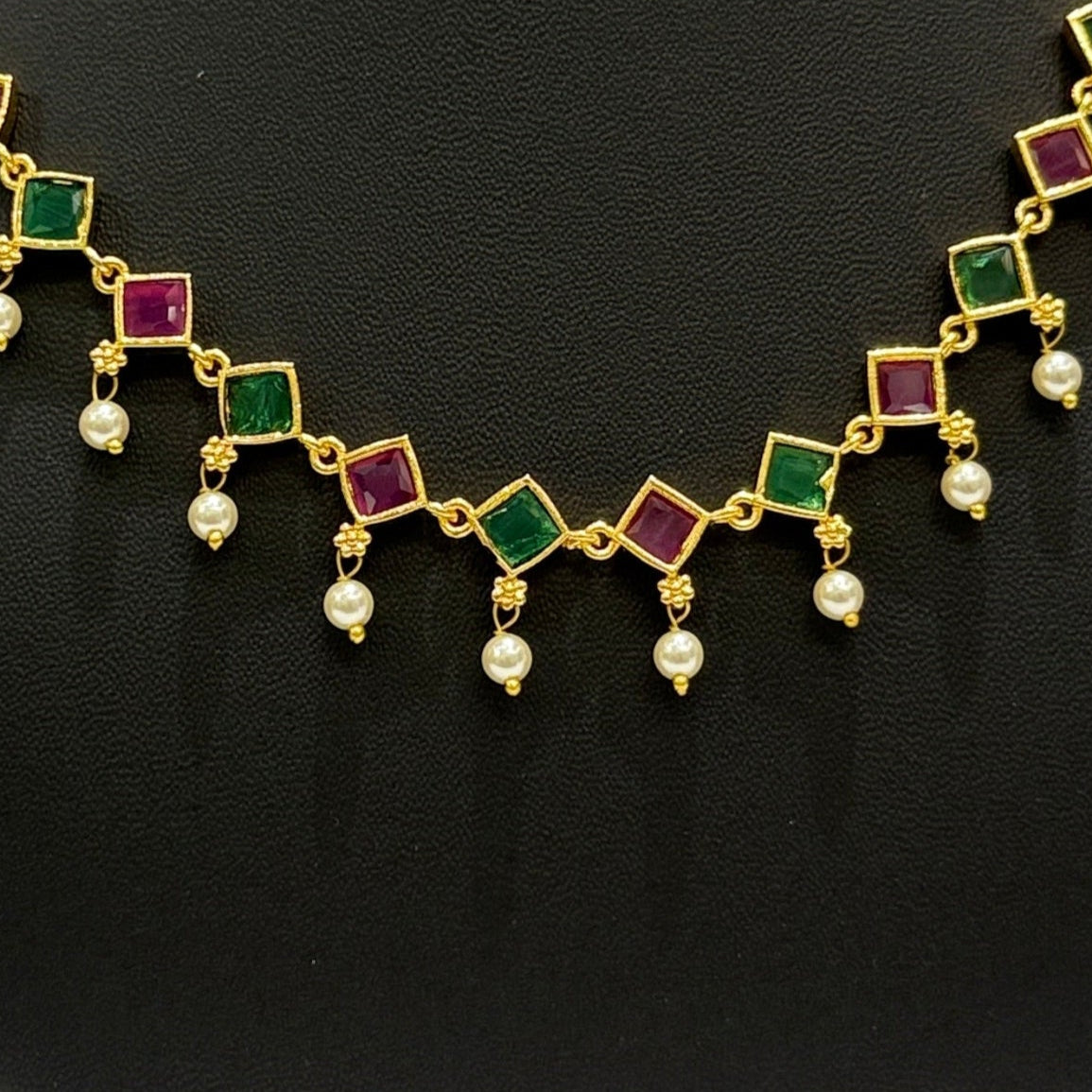 Multicolour Pearl necklace