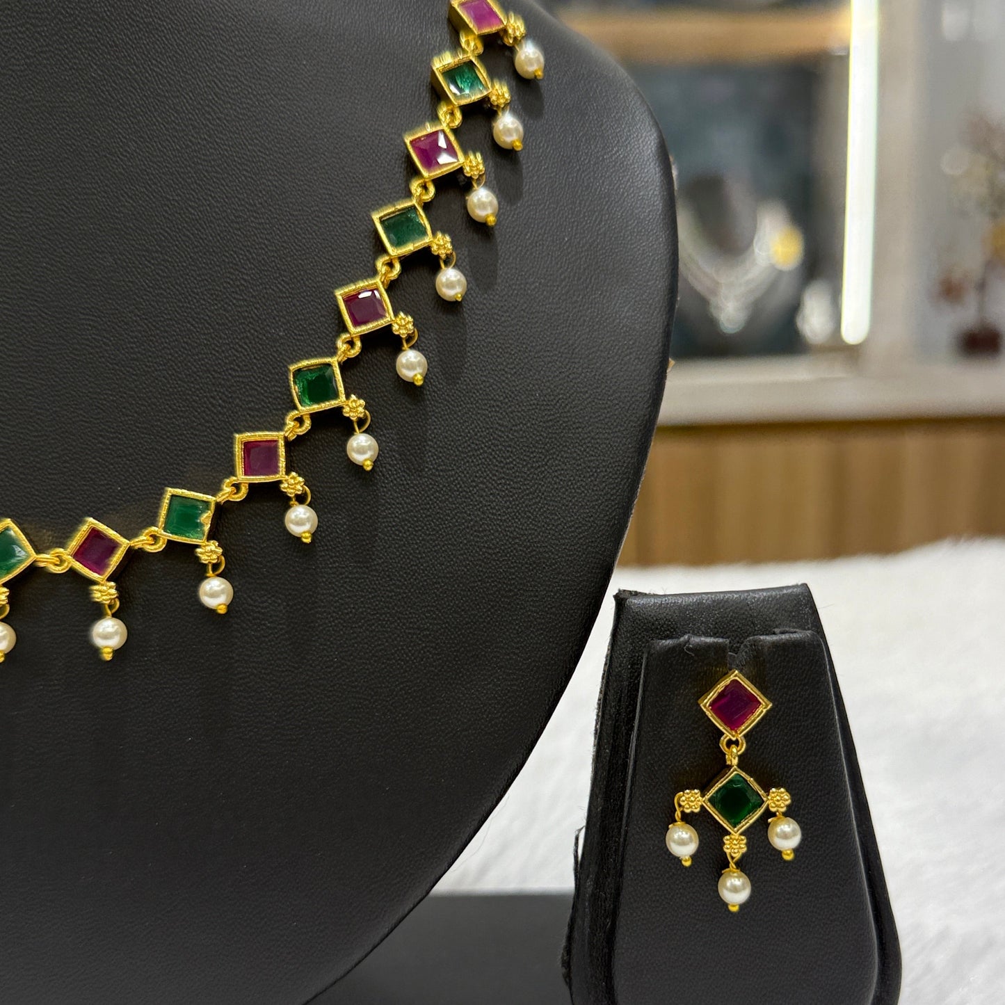 Multicolour Pearl necklace