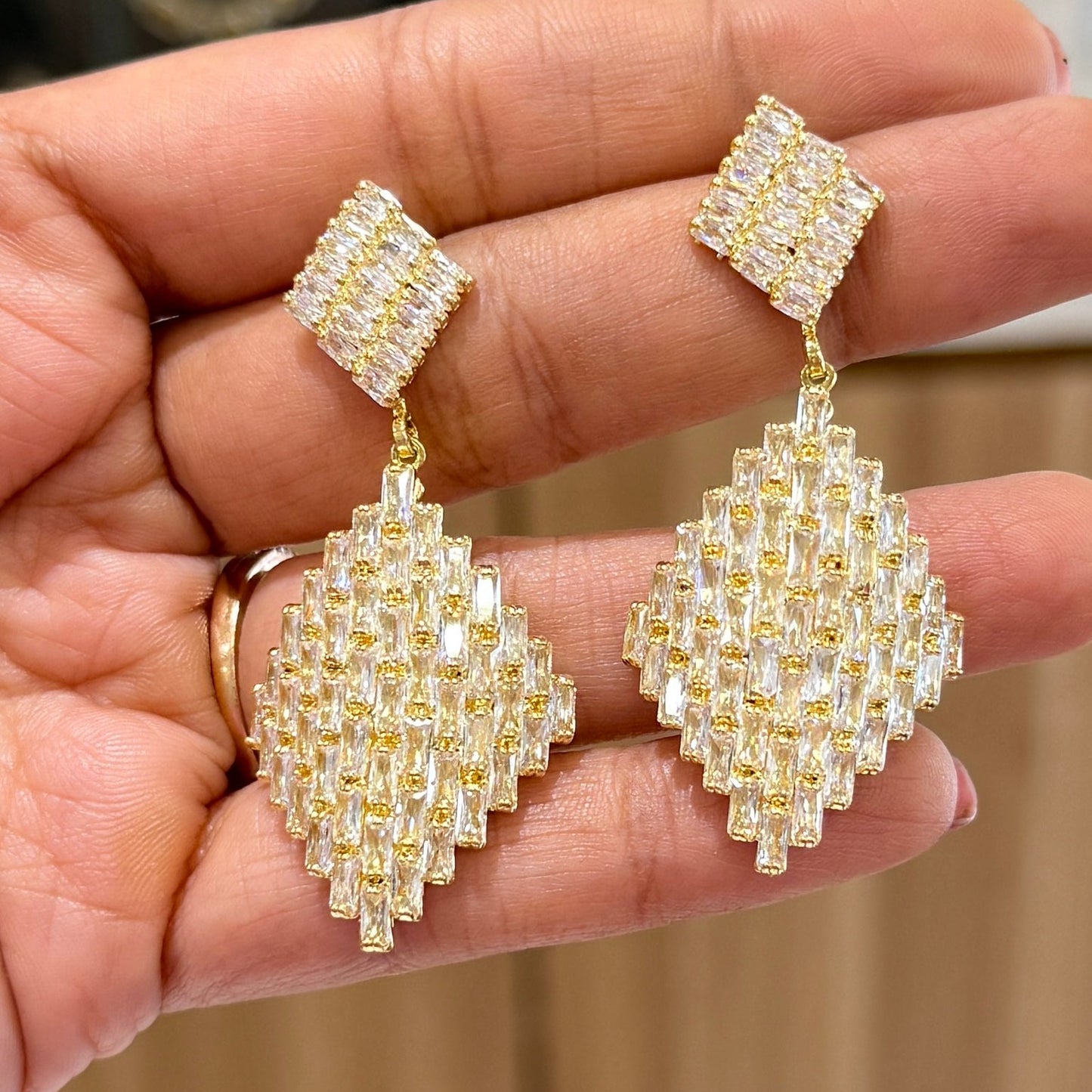 AD Dazzling Golden Earring