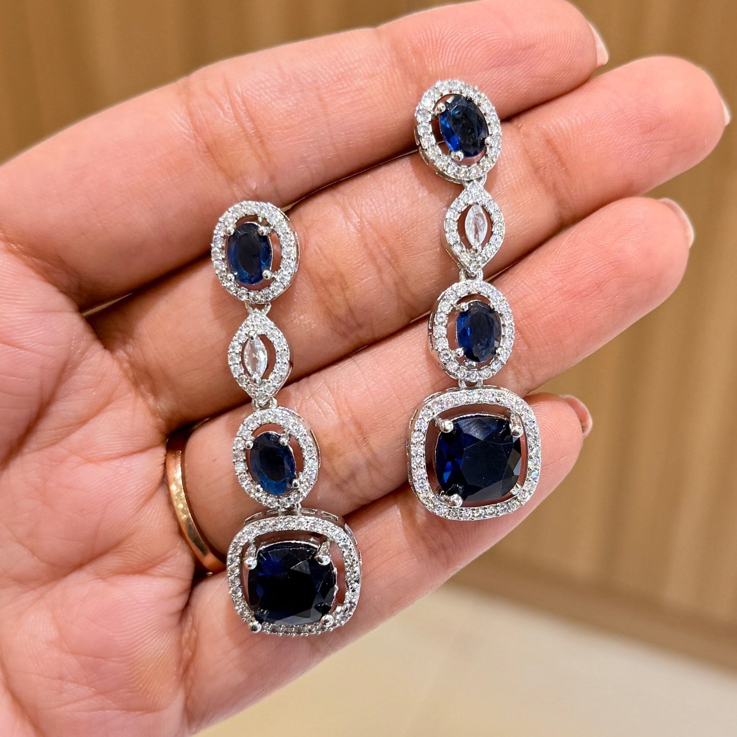 AD Elegant Fall Earring - Blue