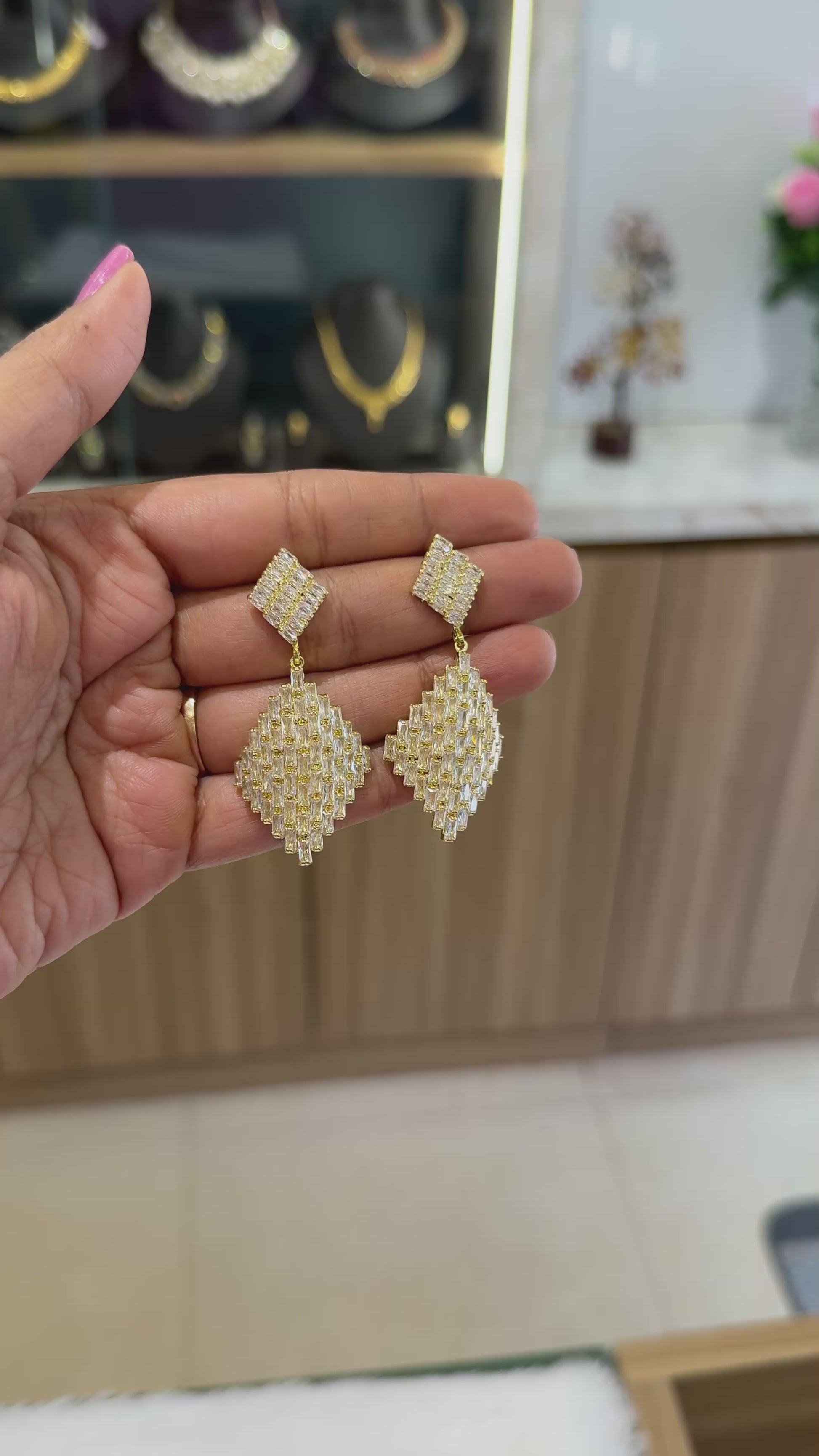 Earring Video