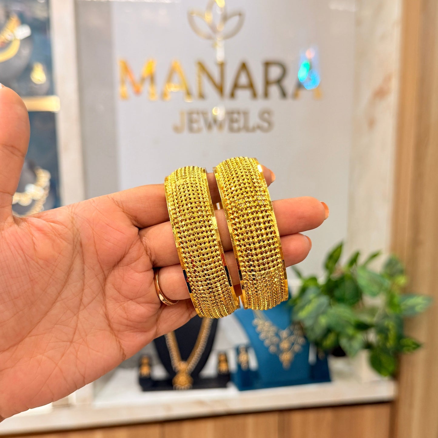 Rani Golden Broad Bangle