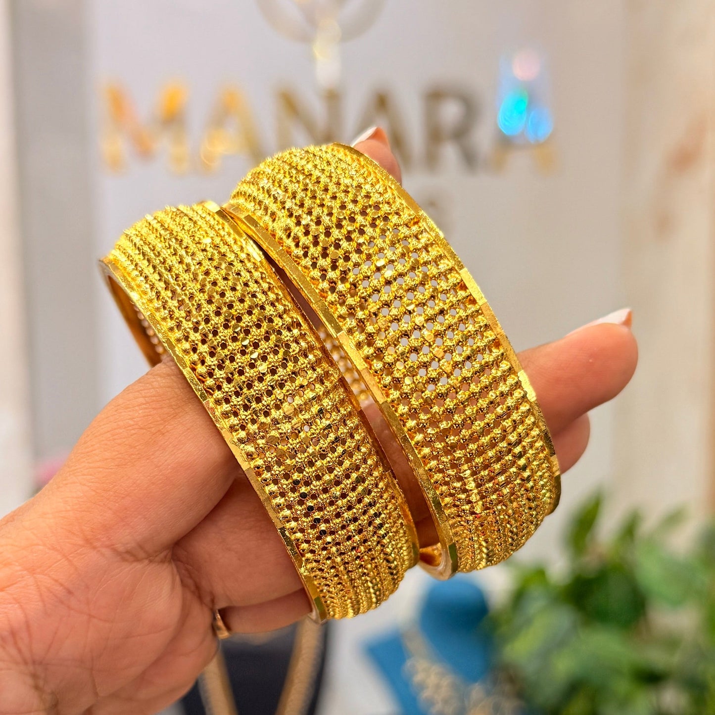 Rani Golden Broad Bangle