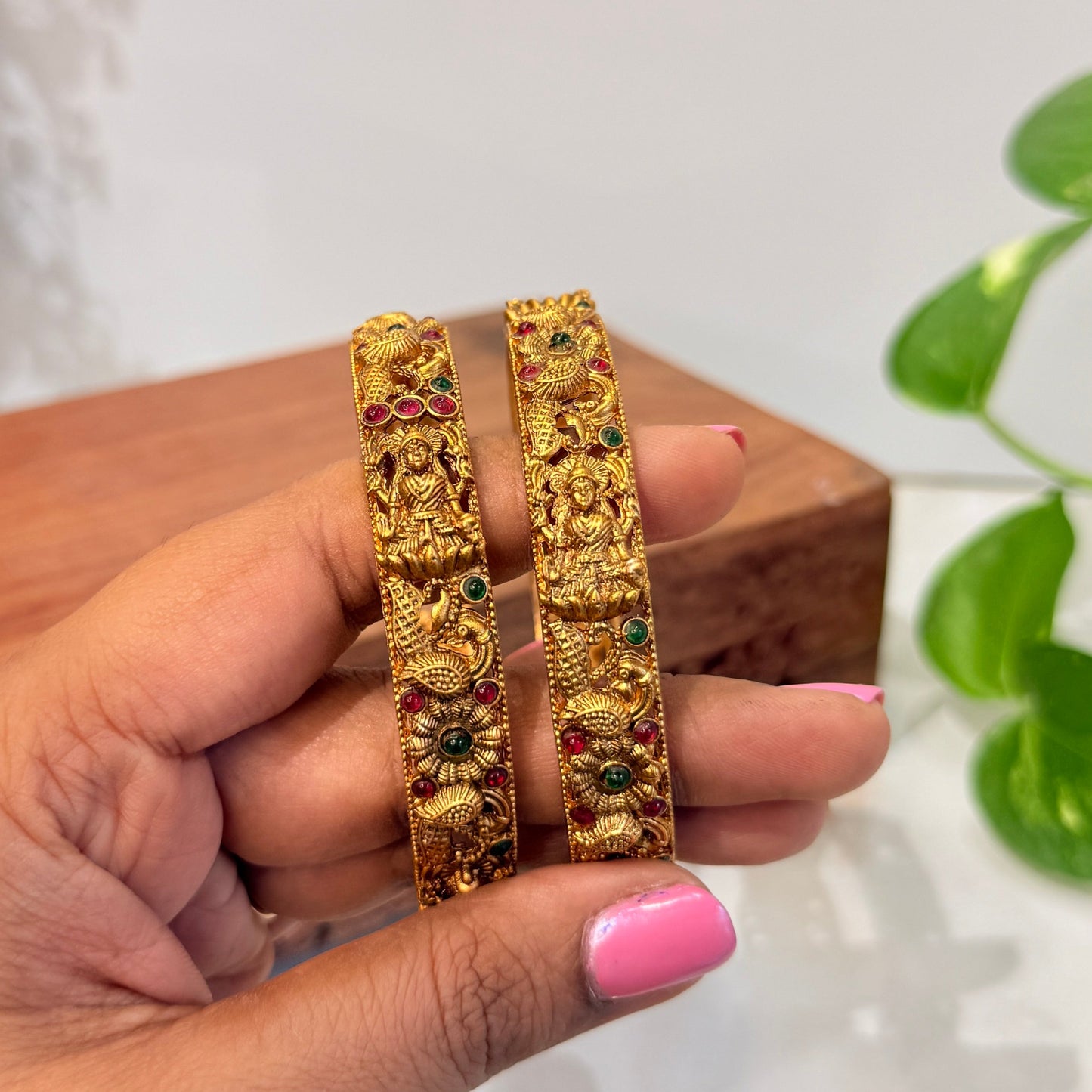 Floral Antique Bangle - 2 Pcs