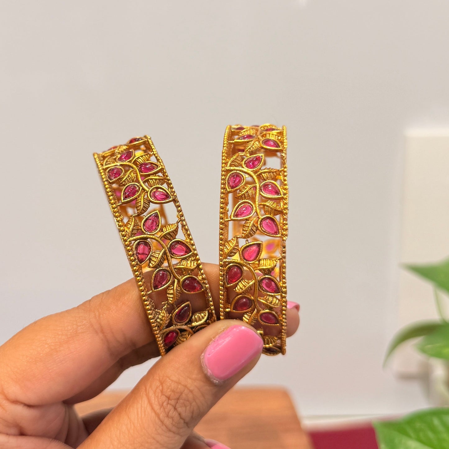 Lata Antique Bangle - Pink