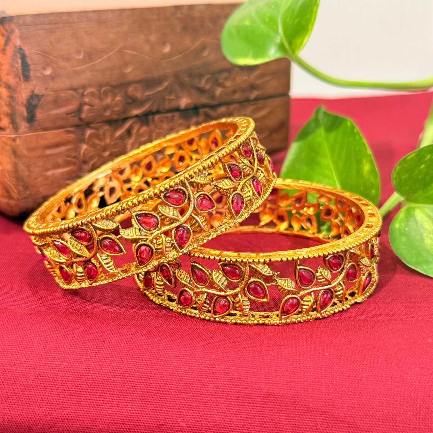 Lata Antique Bangle - Pink