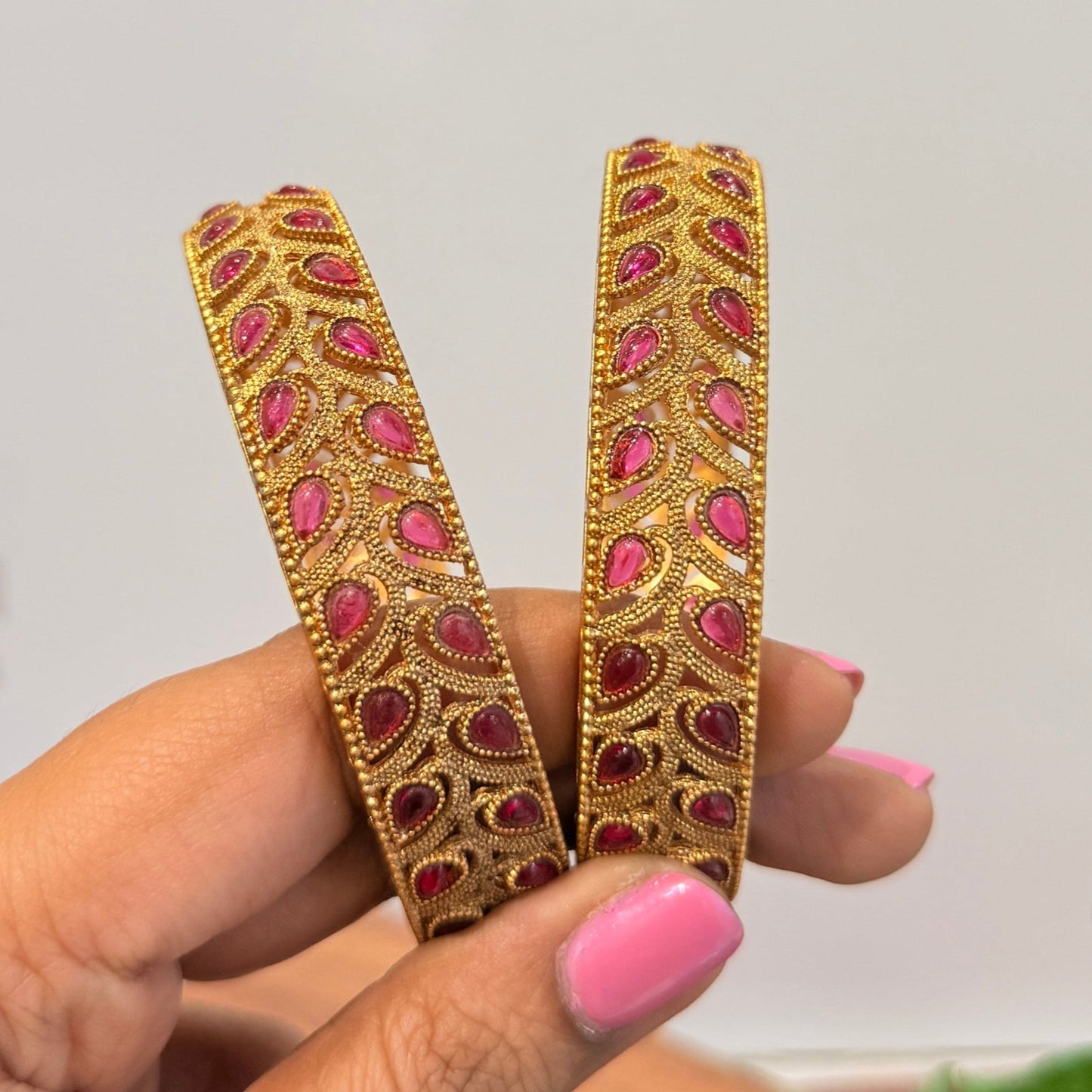 Kaveri Antique Bangle - Pink
