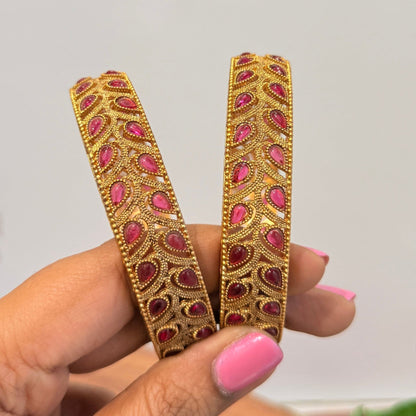 Kaveri Antique Bangle - Pink