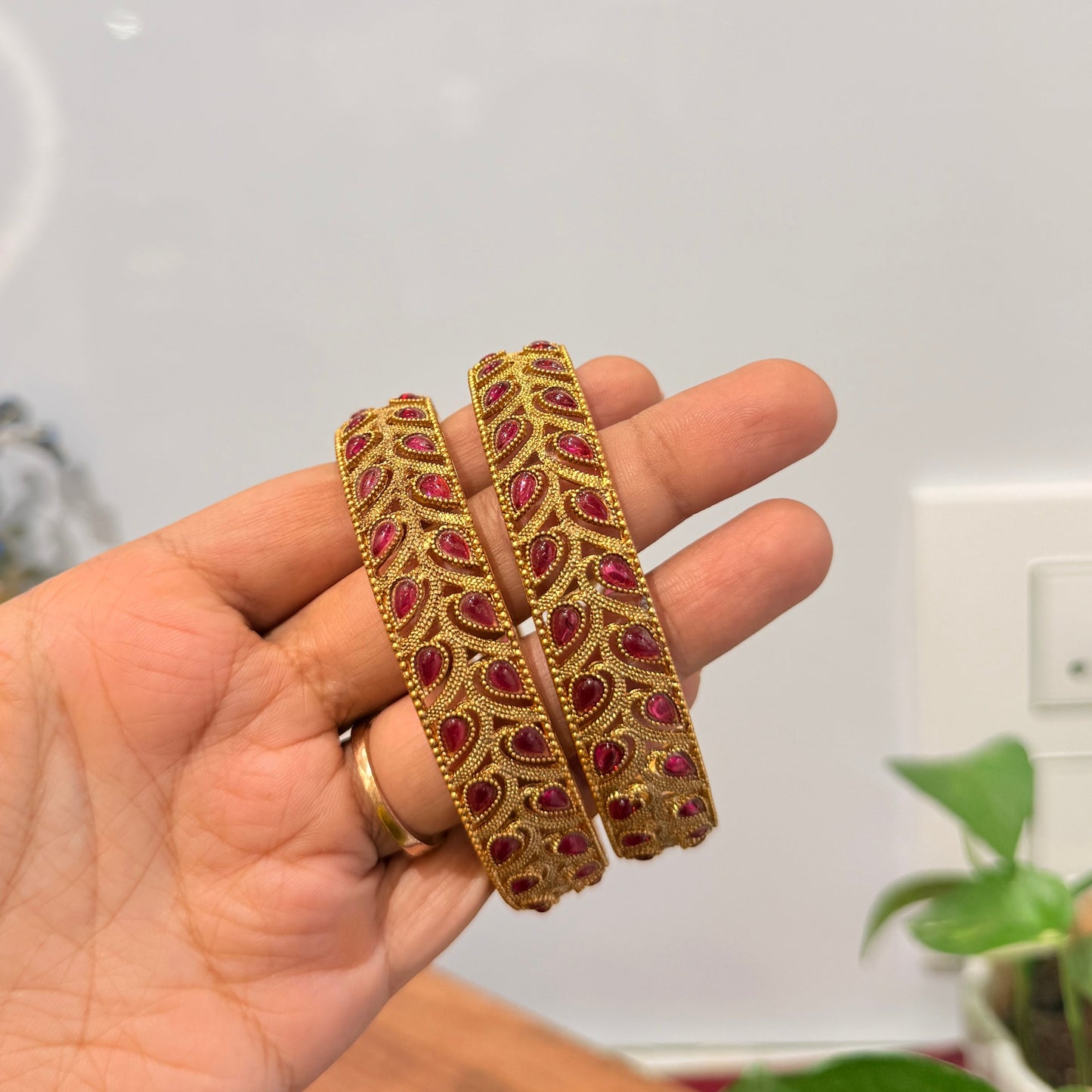 Kaveri Antique Bangle - Pink