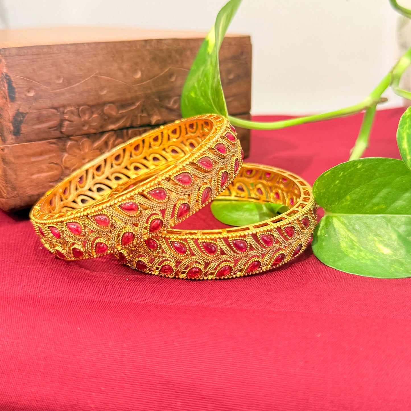 Kaveri Antique Bangle - Pink