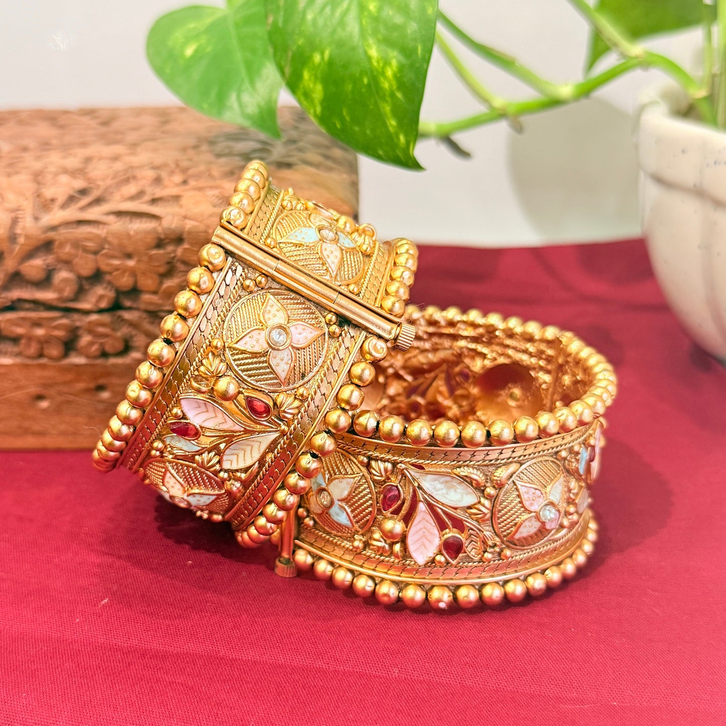 Heritage Bloom Screw Bangle