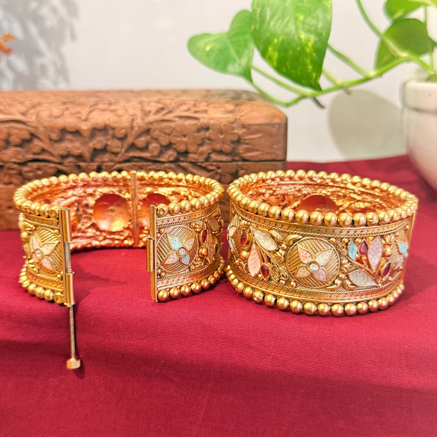 Heritage Bloom Screw Bangle