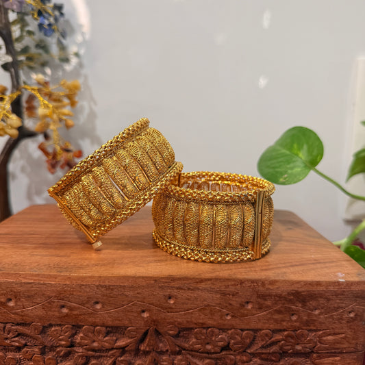 Golden Empress Screw Bangle