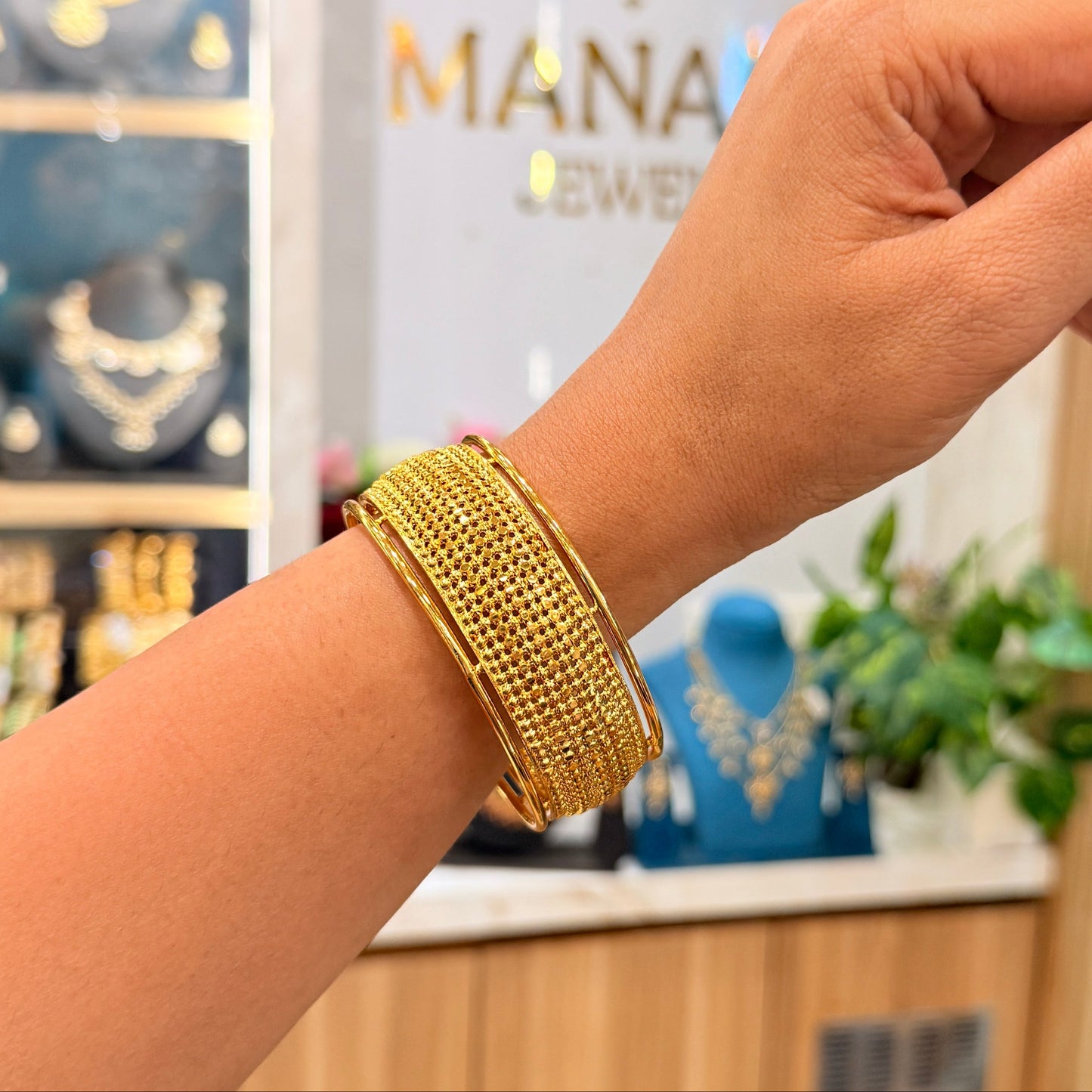 Vaidehi Golden Bangle