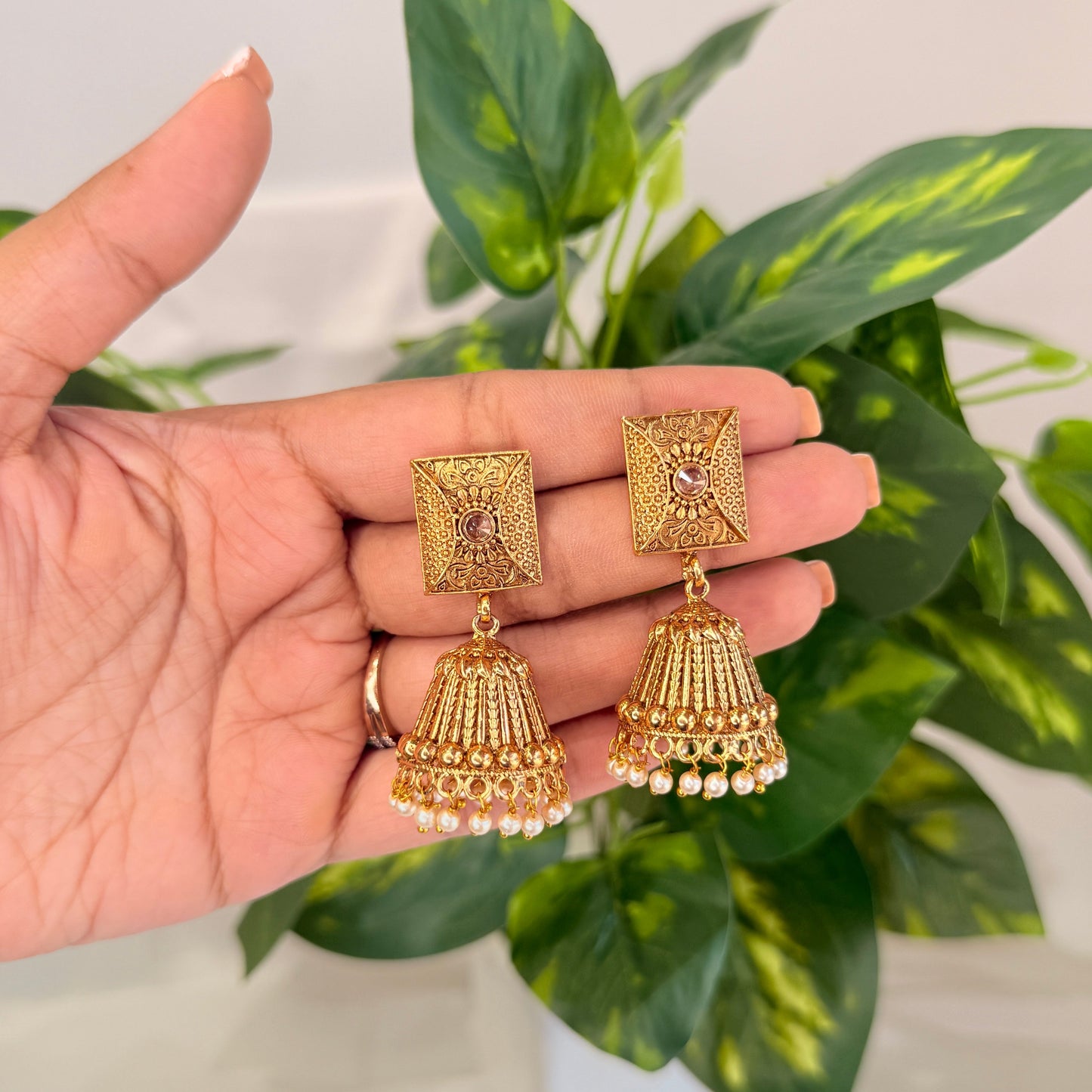 Mrinalini Golden Jhumka
