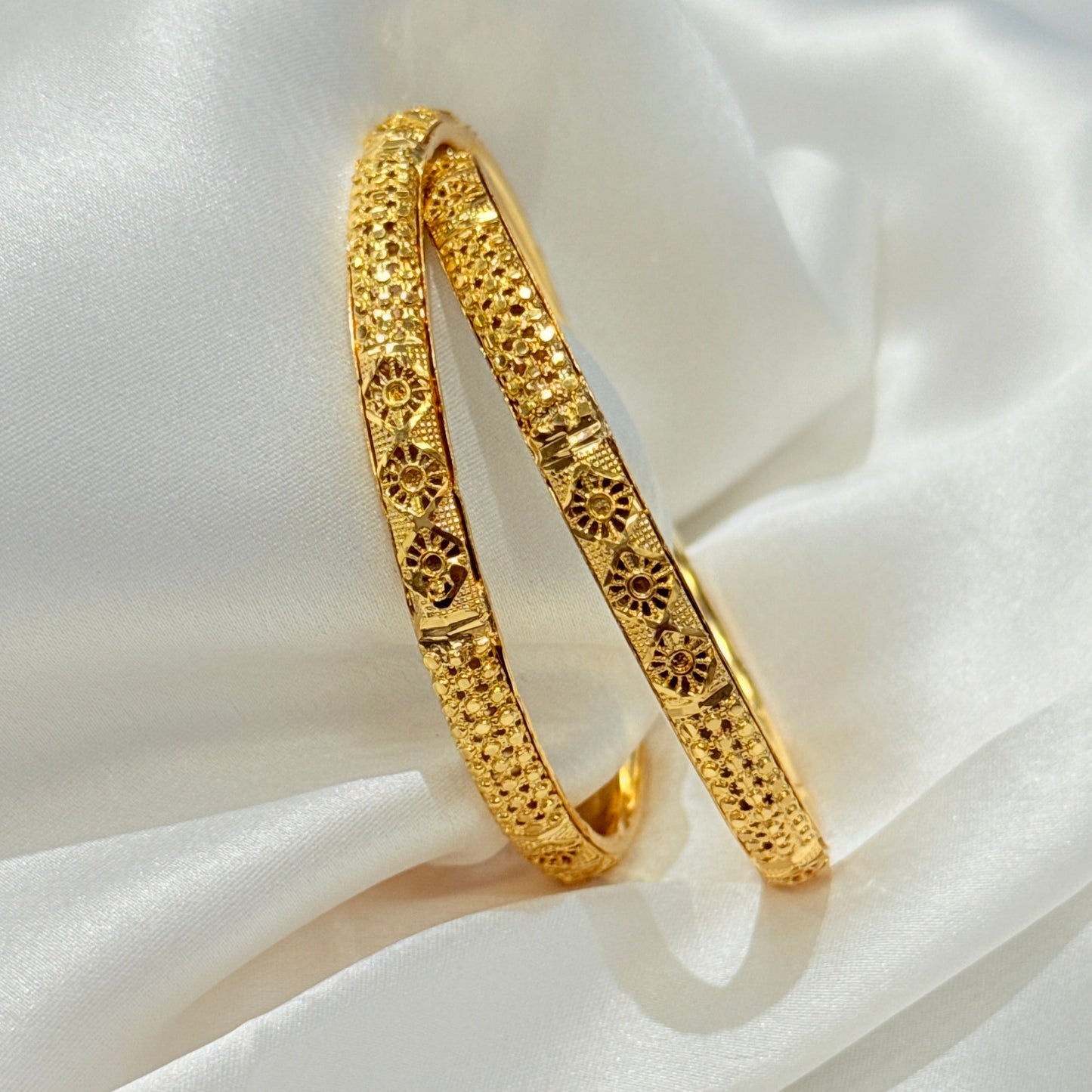 Pranvi Golden Bangle