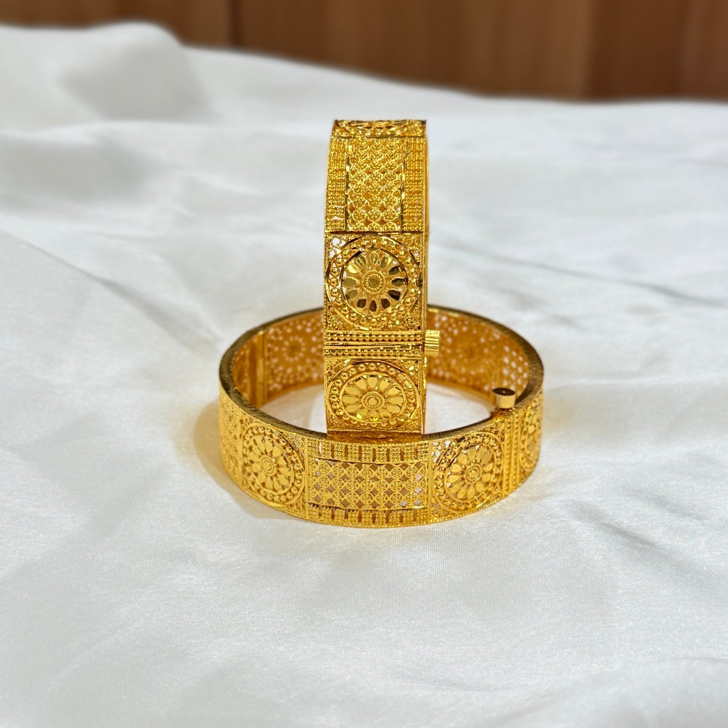 Kashish Golden Screw Bangle