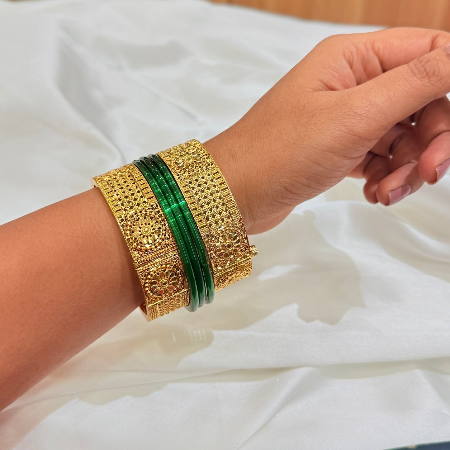 Kashish Golden Screw Bangle