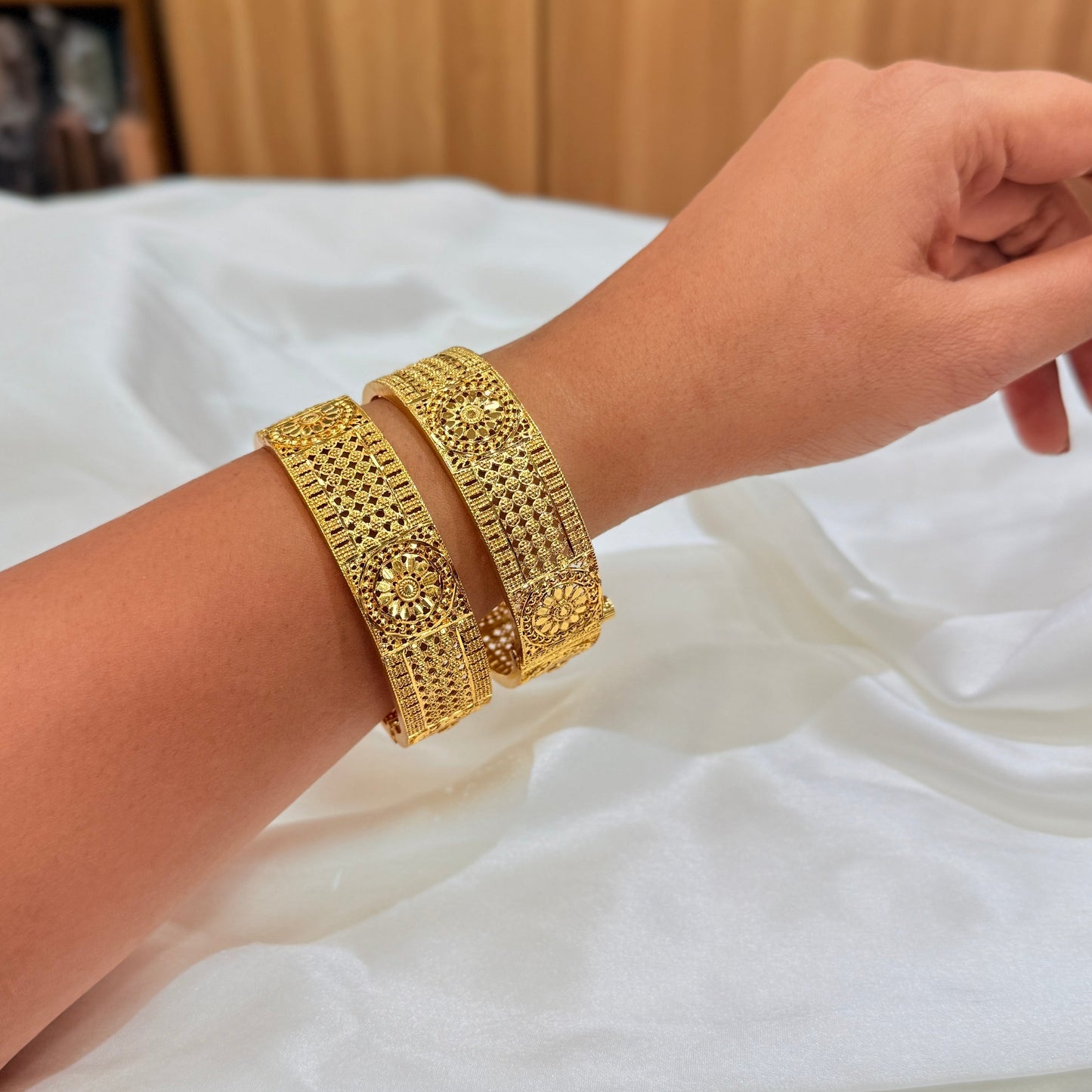 Kashish Golden Screw Bangle