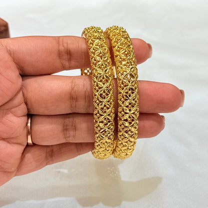 Ruhee Golden Bangle GB907