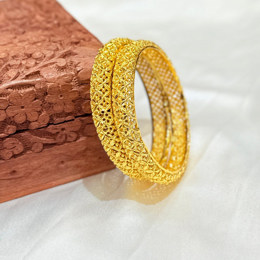 Ruhee Golden Bangle GB907