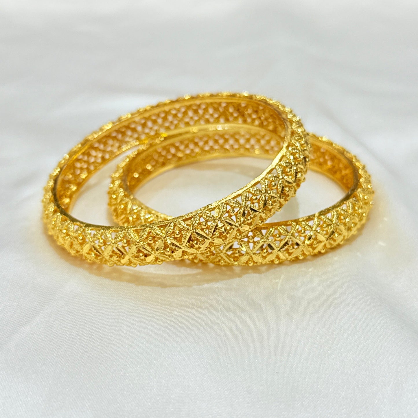 Ruhee Golden Bangle GB907
