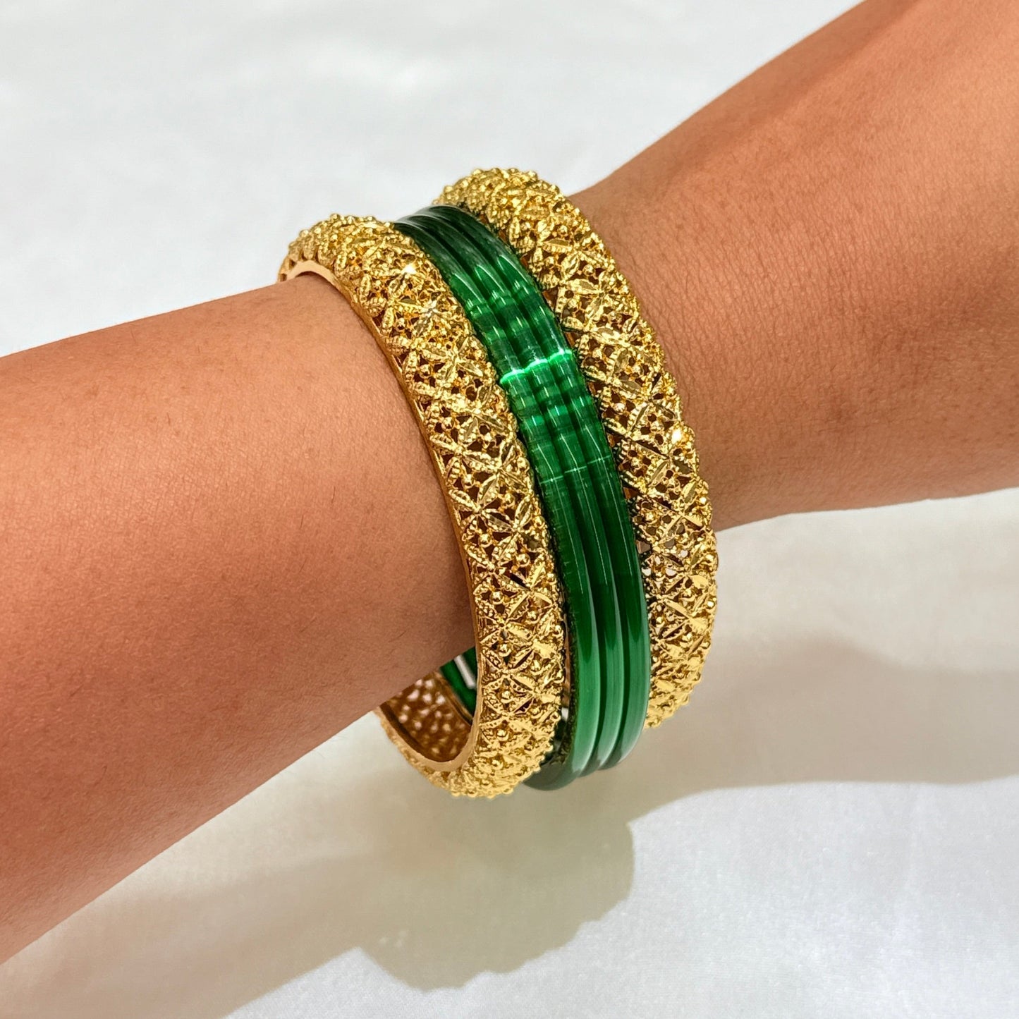 Ruhee Golden Bangle GB907