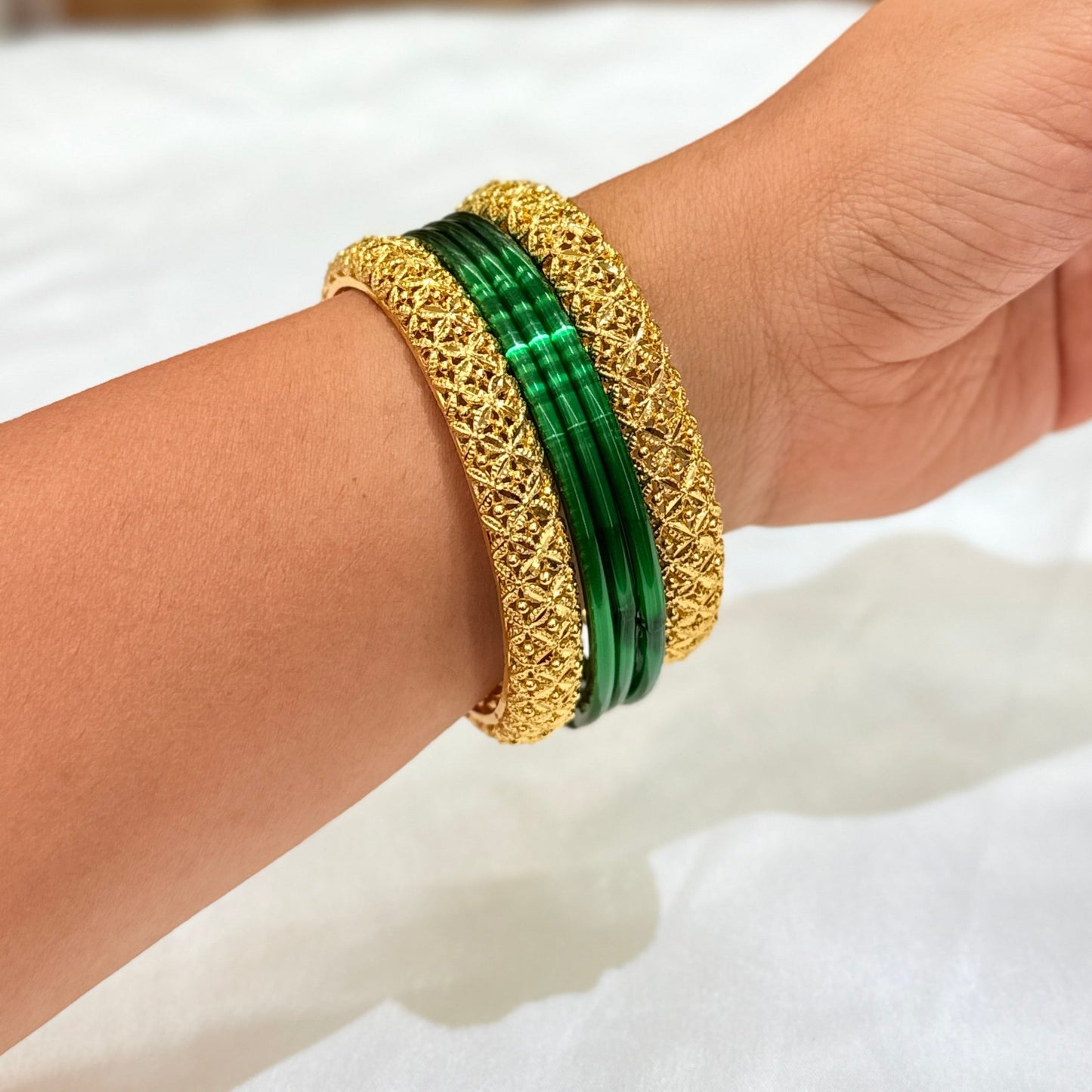 Ruhee Golden Bangle GB907