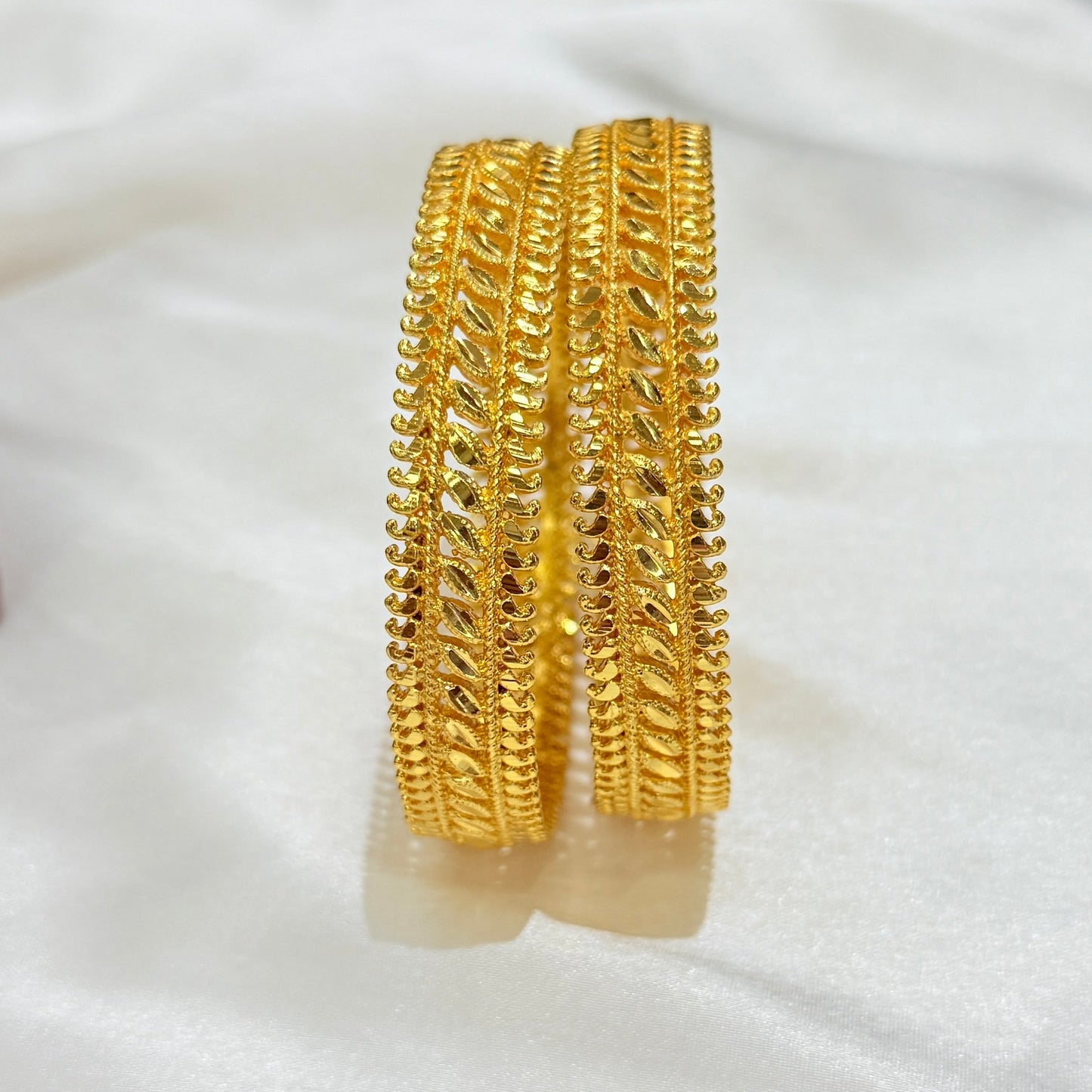 Rashmi Golden Pichodi Bangle GB619