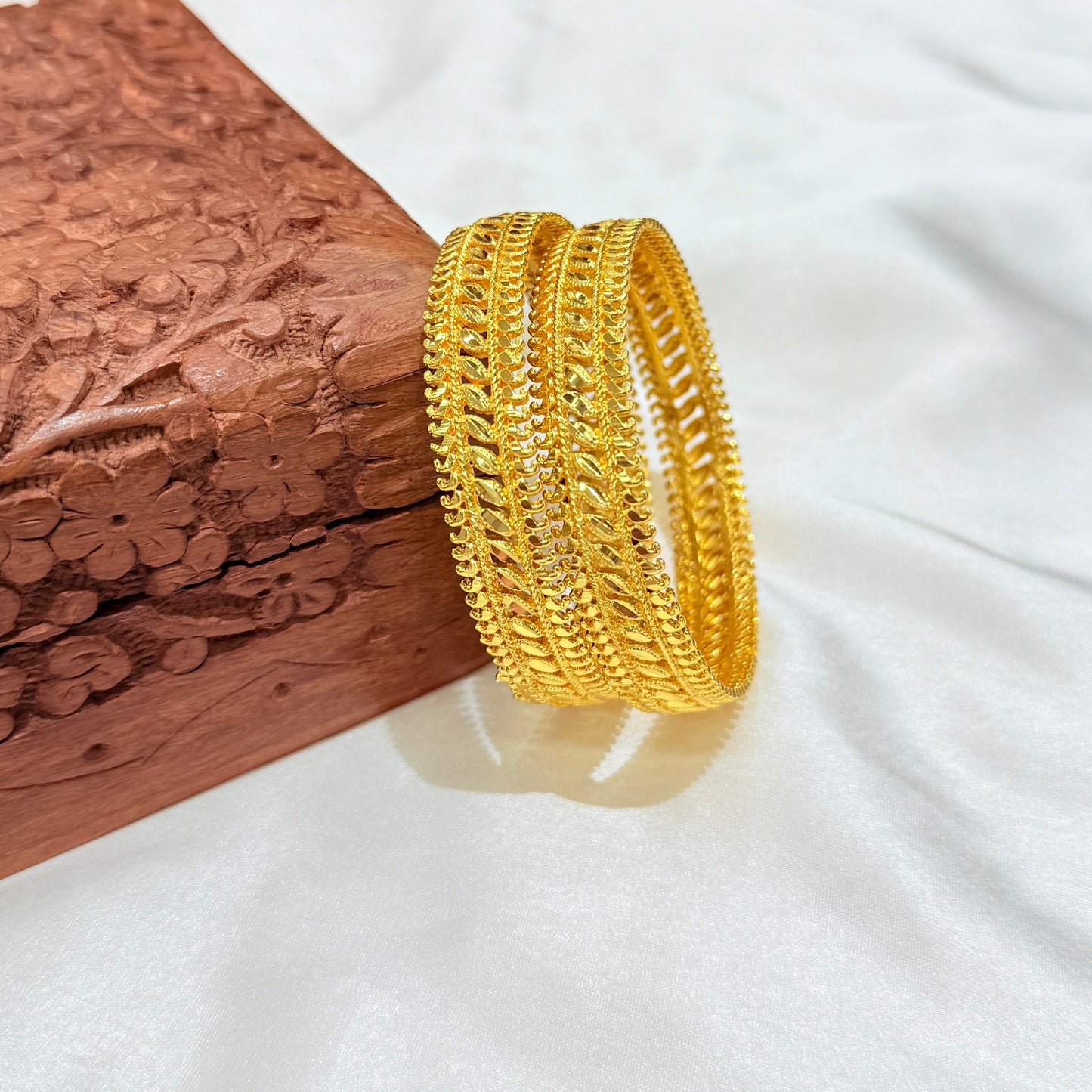 Rashmi Golden Pichodi Bangle GB619