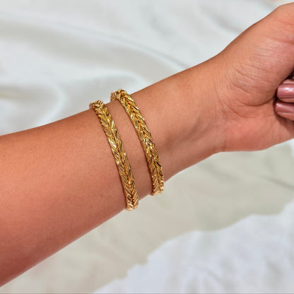 Radhvi Golden Bangle