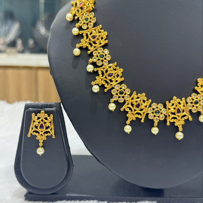 Golden Necklace with pearls