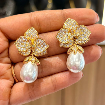 AD Shimmer Bloom earring with Pearl